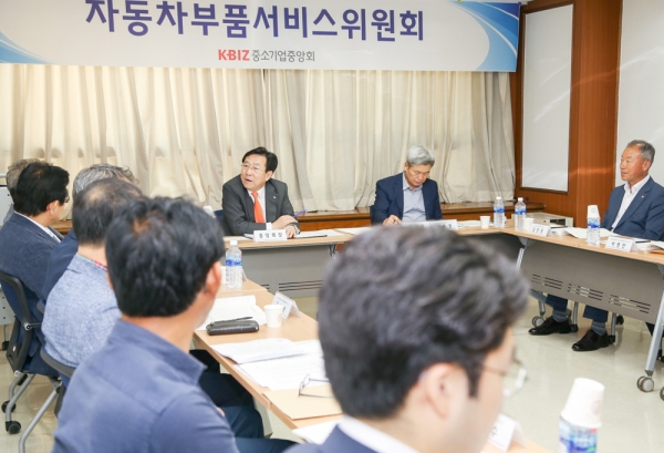 지난 20일 여의도 중소기업중앙회에서 열린 ‘자동차부품서비스위원회’에서 김기문 중기중앙회장이 모두발언을 하고 있다.