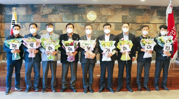 지난 26일 중소기업중앙회 전북지역본부가 회장단회의를 개최하고 코로나19 피해 농가 지원을 위한 캠페인 동참하기로 했다.