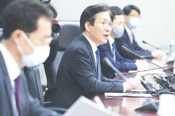 성윤모 산업통상자원부 장관이 지난 22일 서울 한국무역보험공사에서 열린 정유업계 간담회에서 발언하고 있다.