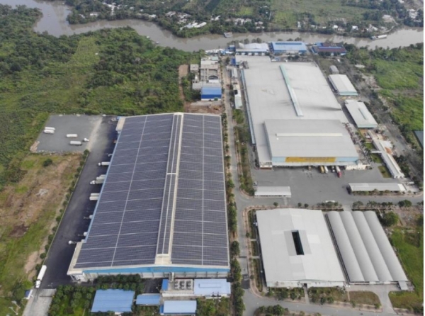 메콩 델타(Mekong Delta)에 위치한 CJ제마뎁 냉동 물류센터 전경으로, 2만5000㎡ 넓이의 지붕에 10,880개의 태양광 모듈을 설치했다고 밝혔다 [CJ대한통운 제공]