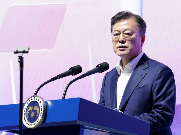 문재인 대통령이 6일 울산광역시 남구 3D프린팅 지식산업센터에서 열린 '울산 부유식 해상풍력 전략 보고'에 참석, 발언하고 있다.