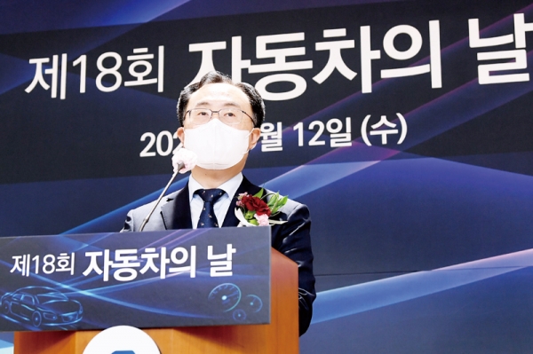 문승욱 산업통상자원부 장관이 지난 12일 서울 서초구 한국자동차산업협회 자동차회관에서 열린 ‘제18회 자동차의 날 기념식’에서 축사하고 있다.