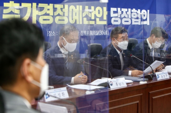 더불어민주당 윤호중 원내대표가 29일 국회 의원회관에서 열린 2021 제2차 추가경정예산안 당정협의에 참석해 발언하고 있다.