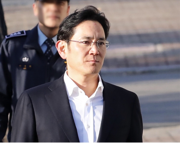 2018년 2월 5일 '국정농단' 항소심 선고 뒤 서울구치소에서 풀려나는 이재용 부회장
