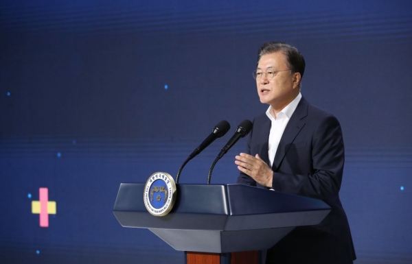 문재인 대통령이 26일 청와대에서 열린 제2벤처붐 성과보고회 'K+벤처'에서 발언하고 있다.