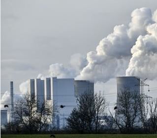 온실가스를 내뿜는 독일 화력발전소 전경