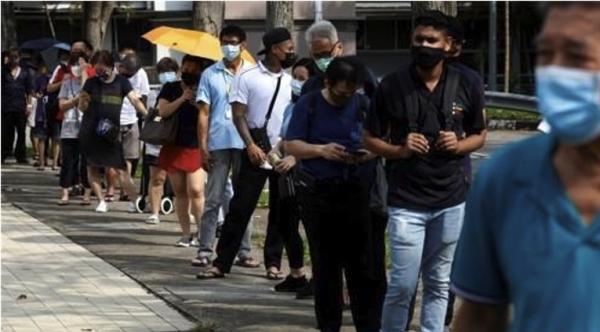 '백신 접종률 80%'에도 코로나 확산하는 싱가포르