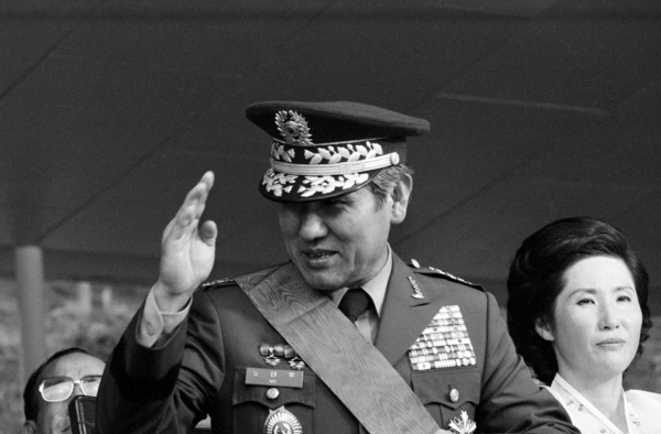 1981년 국군보안사령관 노태우 대장 전역식