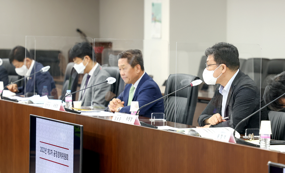 중소기업중앙회는 지난 3일 여의도 중기중앙회에서 ‘2022년 제1차 공정경제위원회’를 열고 합리적인 납품단가 연동제 도입방안에 대해 논의했다.