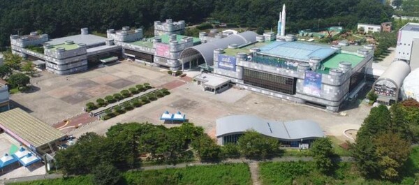 대전광역시 유성구에 있는 국립중앙과학관 전경.