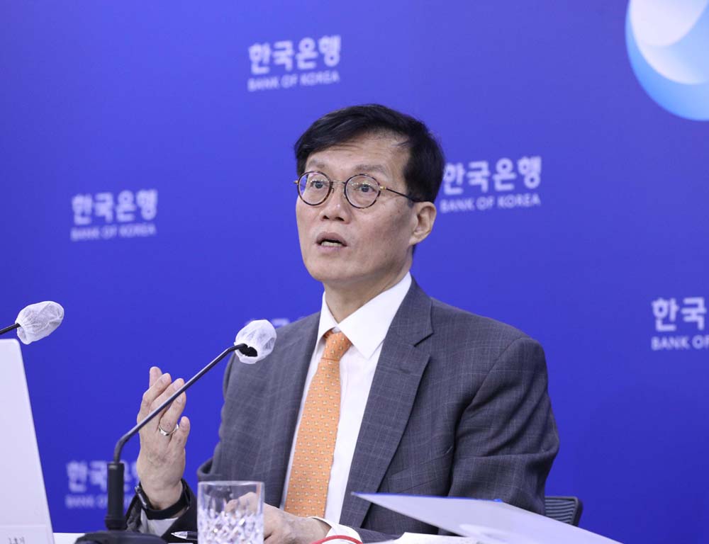이창용 한국은행 총재가 지난 12일 서울 중구 한국은행에서 열린 기자간담회에서 기준금리 인상에 관해 설명하고 있다.