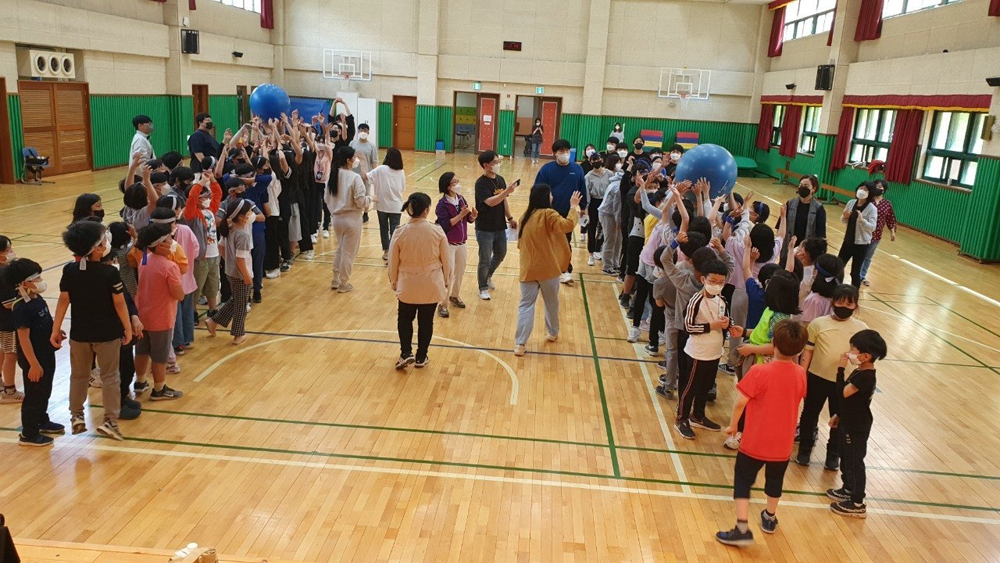 구로구공립지역아동센터는 어린이날 제정 100주년을 맞아 올해 5월 5일 어린이날에 인근 초등학교에서 ‘해피 투게더 운동회’를 개최했다.