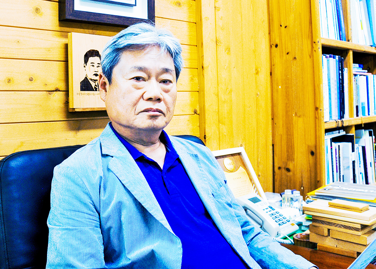 중소기업사랑나눔재단 후원자인 김병진 한국목재공업협동조합 이사장은 사업보국의 정신으로 우리 사회를 건전하게 발전시키는 데 앞장서고 있다.