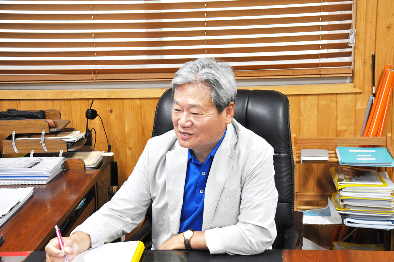 중소기업사랑나눔재단 후원자인 김병진 한국목재공업협동조합 이사장은 사업보국의 정신으로 우리 사회를 건전하게 발전시키는 데 앞장서고 있다.