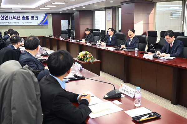 안덕근 산업통상자원부 통상교섭본부장이 지난 3월 2일 서울 종로구 무역보험공사에서 열린 범부처 EU 탄소국경조정제도(CBAM) 대응 TF 출범식에 참석해 있다.