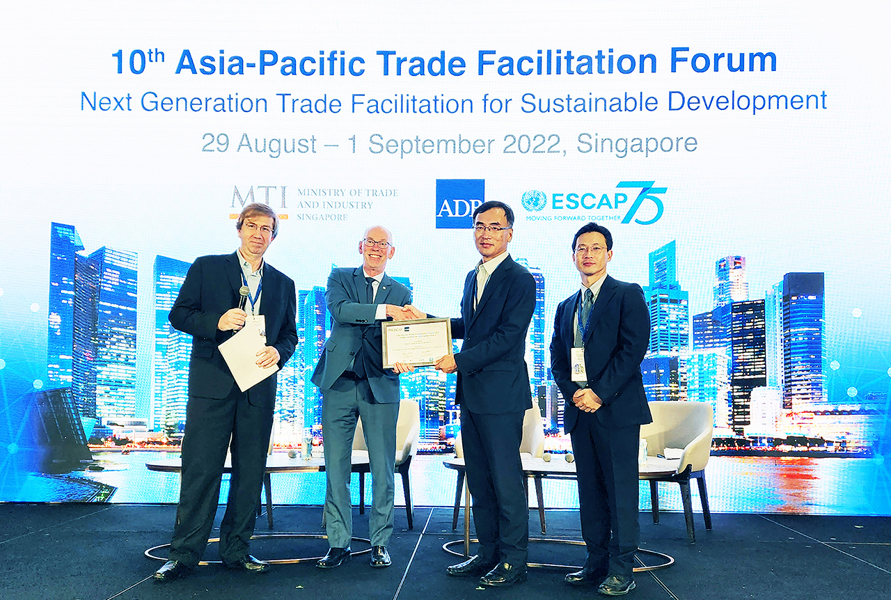 KTNET은 지난해 8월 싱가포르에서 열린 제10회 아태무역촉진포럼에서 무역원활화 혁신상을 수상했다