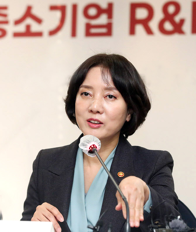 이영 중소벤처기업부 장관이 지난 1월 12일 한국프레스센터에서 열린 '중소기업 R&D 제도혁신 방안 간담회'에서 발언하고 있다.