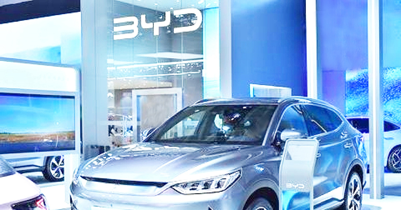 중국 전기차 업체 비야디(BYD)가 사상 처음으로 전 세계 분기별 전기차 판매 1위를 차지했다.