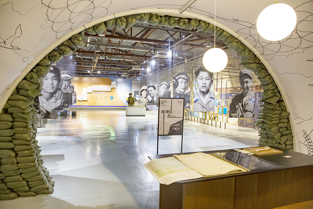 파주 갤러리 그리브스에선 학도병들의 이야기를 만날 수 있다