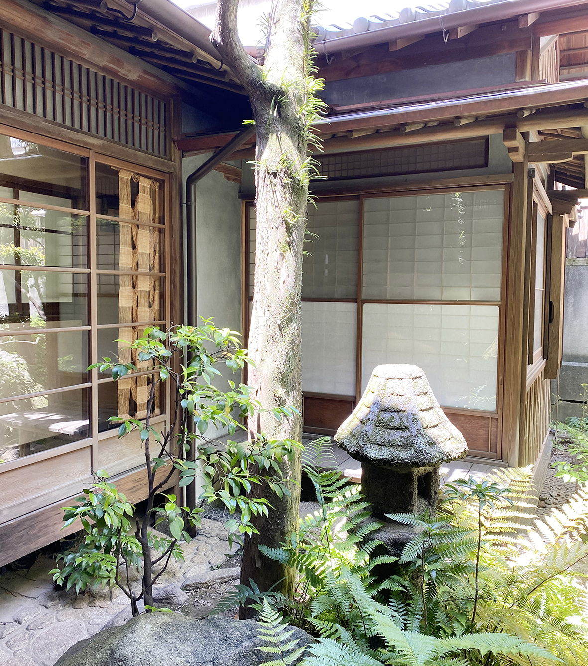 테우치소바 야부킨의 작은 전통 정원