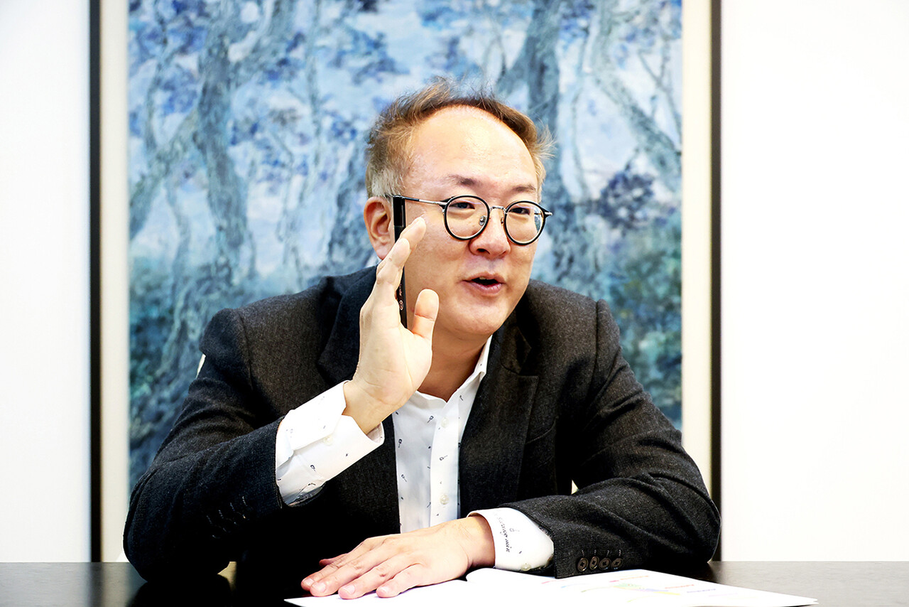 이광민 국토교통부 혁신도시산업과장은 본지와의 인터뷰에서 ‘지방이전 공공기관과의 밀착 협업’과 ‘비용 절감’을 혁신도시 이전의 핵심적 이점으로 꼽았다.	[황정아 기자]