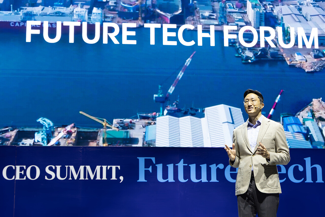 정기선 HD현대 회장이 10월 27일 경북 경주시 경주엑스포대공원 문화센터 문무홀에서 열린 아시아태평양경제협력체(APEC) 최고경영자 서밋 '퓨처 테크 포럼: 조선'에서 기조연설하고 있다.  [연합뉴스]